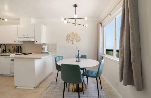 Pacifica Apartamento | Charming 2Bedroom 1Bathroom with Breathtaking Mountain, Sunset and Ocean Views