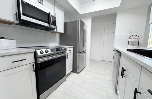 Edgewater Apartamento | Charming 2BR/1BA Apartment in Port Charlotte, community Pool