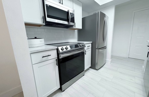 Edgewater Apartamento | Charming 2BR/1BA Apartment in Port Charlotte, community Pool