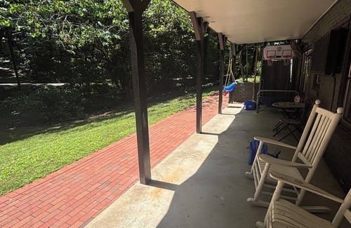 Chapel Hill Apartamento | Charming 2BR apt feet from UNC-Chapel Hill, Dean Dome, and NC Botanical Garden