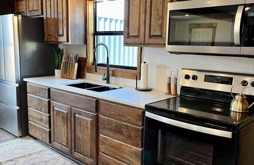 Llano Cabina | Charming 2BR Bunkhouse in the heart of the Texas Hill Country!