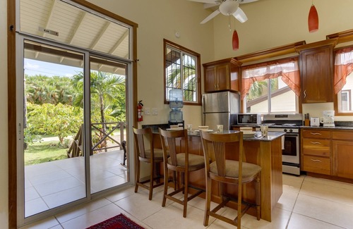Placencia Cabaña | Charming 2BR Casita Great Price & Great Location