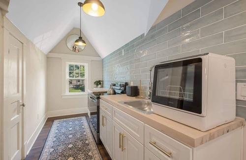 Greenwood Apartamento | Charming 2BR East Nash Duplex, Great Location!
