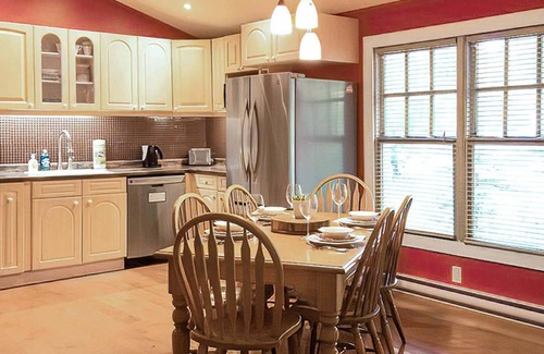 Tobermory Casa | Charming 2BR Forest Cabin—Little Tub Harbour