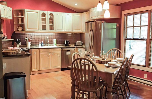 Tobermory Casa | Charming 2BR Forest Cabin—Little Tub Harbour