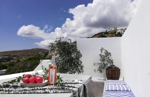 Tinos Apartamento | CHARMING 2BR Hilltop Serenity Suite, Lively Greek Village