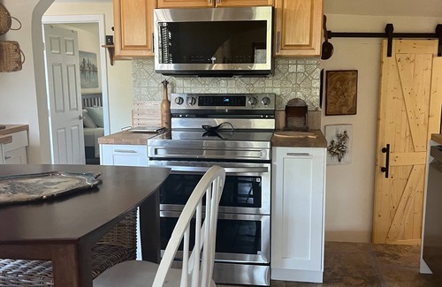 Shore Acres Casa | Charming 2BR house with a Swimming Pool and a Garden.