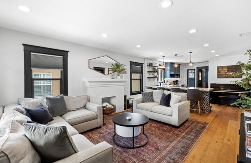 Mid City Casa | Charming 2BR in Heart of LA with Spacious Backyard