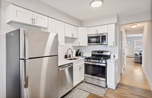 Des Plaines Apartamento | Charming 2BR Near O'Hare – Relax & Explore