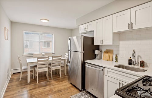 Des Plaines Apartamento | Charming 2BR Near O'Hare – Relax & Explore