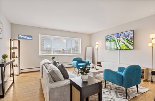 Des Plaines Apartamento | Charming 2BR Near O'Hare – Relax & Explore