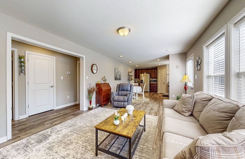 Fletcher Casa | Charming 2BR Retreat with Full Kitchen, Wifi and Gas Grill for Outdoor Dinning
