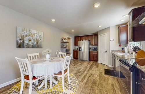 Fletcher Casa | Charming 2BR Retreat with Full Kitchen, Wifi and Gas Grill for Outdoor Dinning