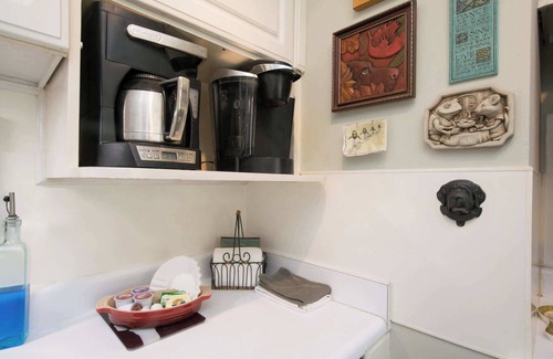 Royal Pines Casa | Charming 2BR w/ Spacious Yard Near Lake Juian
