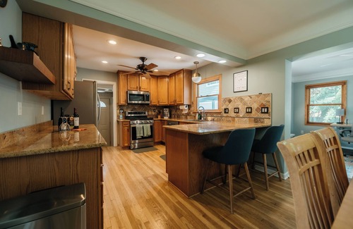 Grosse Pointe Casa | Charming 3-bedroom house with WiFi, AC in beautiful Grosse Pointe Park