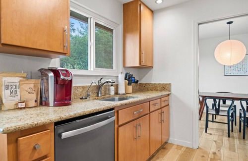 Santa Rosa Apartamento | Charming 3 BD Retreat - Spa, EV Charger, Views