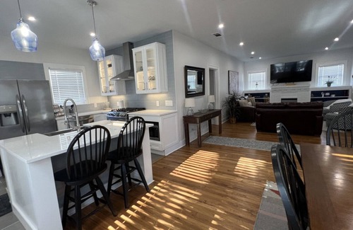 North Hi Mount Casa | Charming 3-bdrm , 2 bath, walk to Dickies Arena, Will Rogers, Museum or Omni