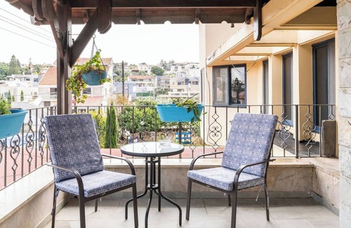 Daliyat al-Karmel Casa | Charming 3-Bedroom Home in Heart of Daliyat al-Karmel. Park & Walk Everywhere