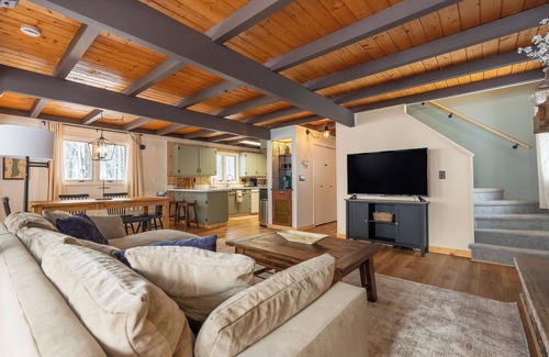 Bellaire Chalet De Esquí | Charming 3 bed/2.5 bath Northern MI Retreat at Schuss Mountain