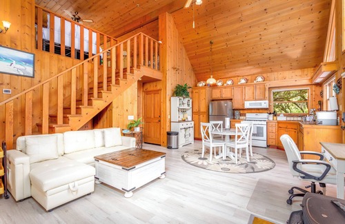 Three Rivers Cabina | Charming 3-bed cabin in amazing Three Rivers with AC, Wi-Fi