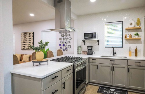Alamo Heights Casa | Charming 3-bed casa with Pool, AC & WiFi ThePearl Airport TDY/Traveling Nurses