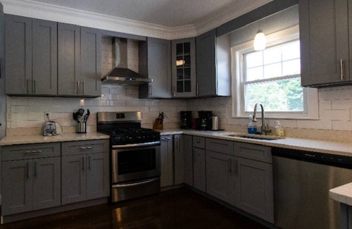 Quincy Apartamento | Charming 3-bed Condo near Boston w/ Free Parking