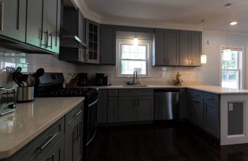 Quincy Apartamento | Charming 3-bed Condo near Boston w/ Free Parking