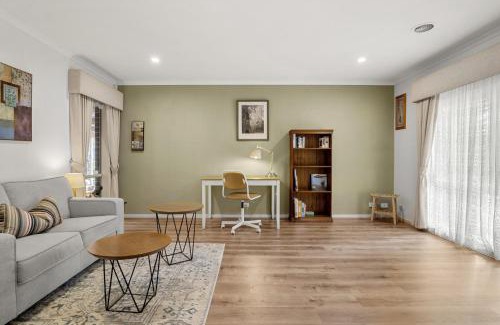 Werribee Casa | Charming 3-Bed Family Home with Amazing Garden
