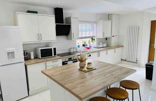 Woodthorpe Casa | Charming 3-bed Home Minutes From City Centre