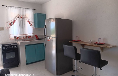 Gordon Town Apartamento | Charming 3-bedroom apartment in enchanting St. Andrew Parish with AC, WiFi.