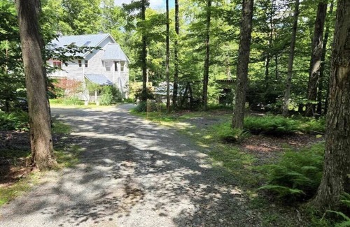 Canadensis Casa | Charming 3 bed Pocono Mountain Getaway