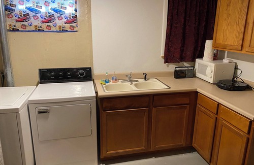 Southeast Colorado Springs Casa | Charming 3-bedroom house with WiFi and AC in lovely Colorado Springs