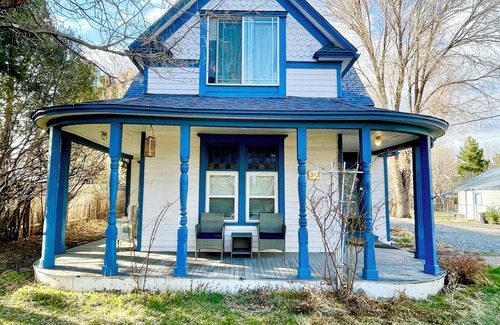 Southwest Colorado Springs Casa | Charming 3-bedroom historic home in fantastic Colorado Springs with AC, WiFi