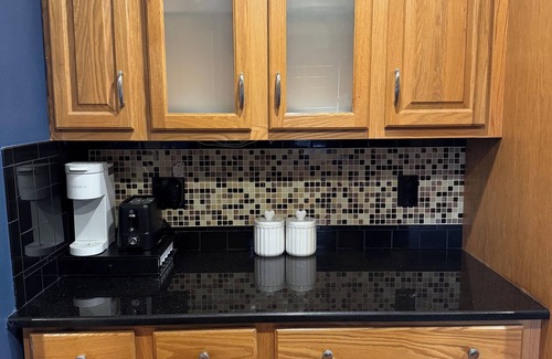 Dearborn Heights Casa | Charming 3-bedroom house with AC, WiFi in serene Dearborn Heights