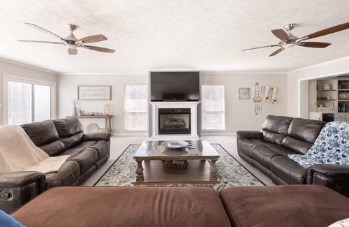 Kingston Springs Casa | Charming 3-bedroom house with pool and all the amenities in Kingston Springs