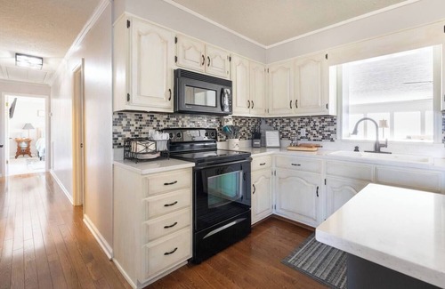 Kingston Springs Casa | Charming 3-bedroom house with pool and all the amenities in Kingston Springs