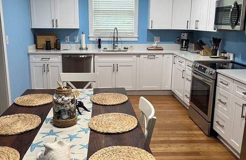 Saint Simons Island Cabaña | Charming 3-bedroom cottage with WiFi and AC in tranquil St. Simons Island
