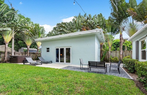 Tarpon River Casa | Charming 3-bedroom house with hot tub near Las Olas