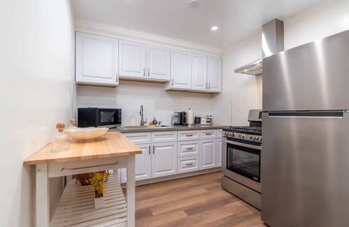 Sun Valley Casa | Charming 3-bedroom house with AC and WiFi in wonderful North Hollywood