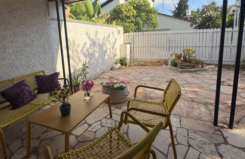Kfar Shmaryahu Cabaña | Charming 3-bedroom cottage near the beach - a perfect and central location
