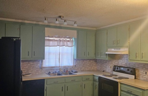 Elizabeth City Casa | Charming 3-bedroom house with AC and WiFi near Downtown Elizabeth City