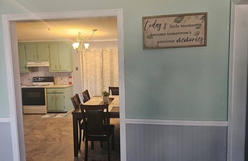 Elizabeth City Casa | Charming 3-bedroom house with AC and WiFi near Downtown Elizabeth City