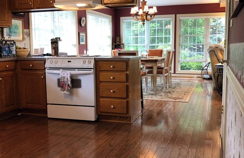 Laurel Springs Casa | Charming 3-bedroom home in Laurel Springs with view over the Blue Ridge Parkway