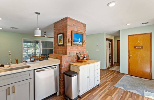 Northeast Virginia Beach Cabaña | Charming 3 bedroom cottage in beautiful VB with Deepwater access, New dock