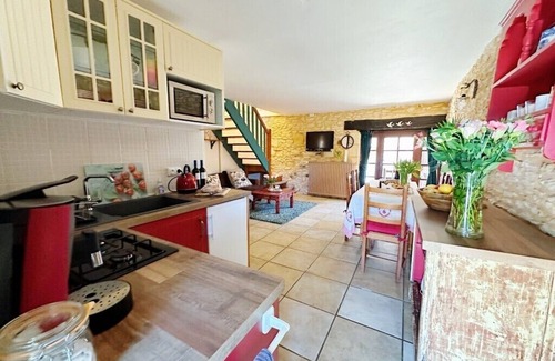 Saint-Cyprien Cabaña | Charming 3-bedroom cottage in Saint-Cyprien with summer kitchen