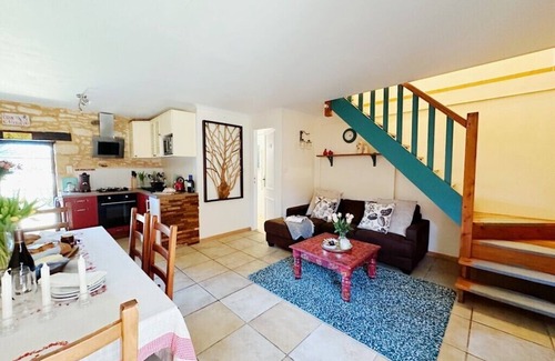 Saint-Cyprien Cabaña | Charming 3-bedroom cottage in Saint-Cyprien with summer kitchen
