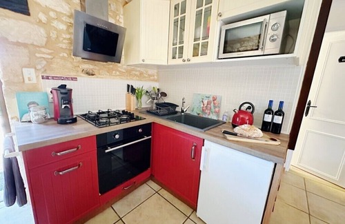 Saint-Cyprien Cabaña | Charming 3-bedroom cottage in Saint-Cyprien with summer kitchen