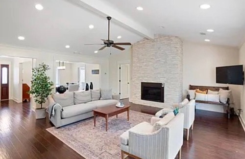 Eden Isle Casa | Charming 3-bedroom house with WiFi and AC blocks from the Eden Isle Marina!