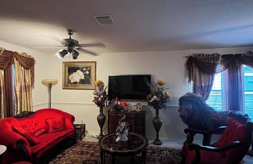 Missouri City Casa | Charming 3-bedroom house in Missouri City with WiFi access