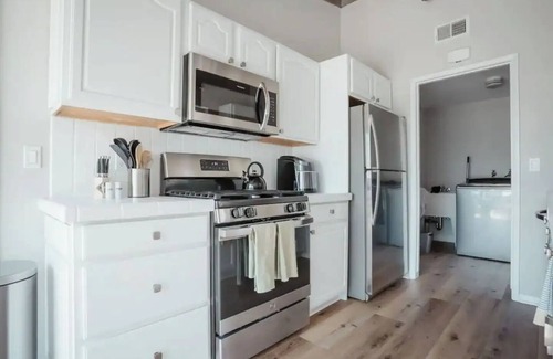 Campanil Casa | Charming 3 Bedroom House by Hendry's Beach!